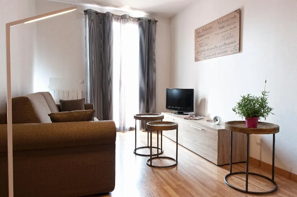 APARTMENT CAPACITY 5 TWO BEDROOMS Room, MH Apartments Liceo, Barcelona