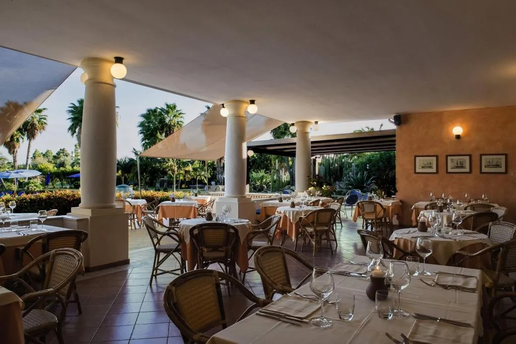 Restaurant, Lantana Resort Hotel & Apartments, Cagliari
