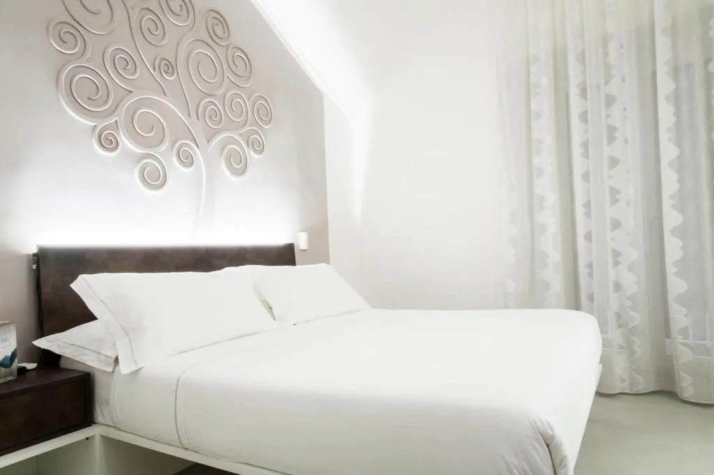 Room, Dada Suite, Naples