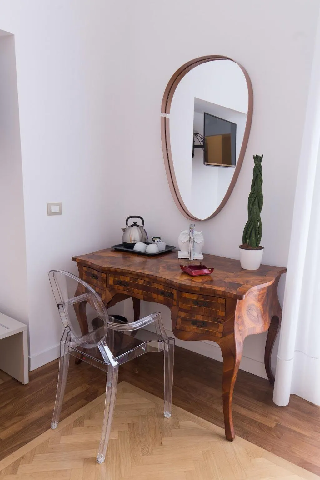 Room, Savoy Riviera, Naples