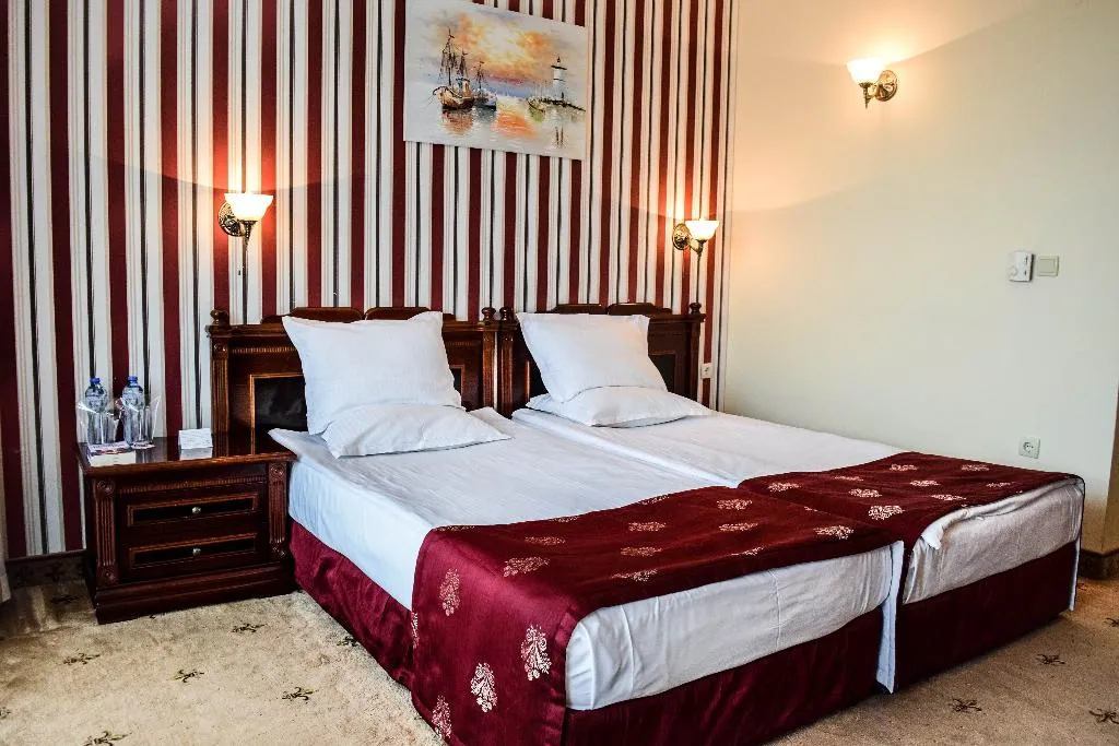 Room, Karolina, Bourgas