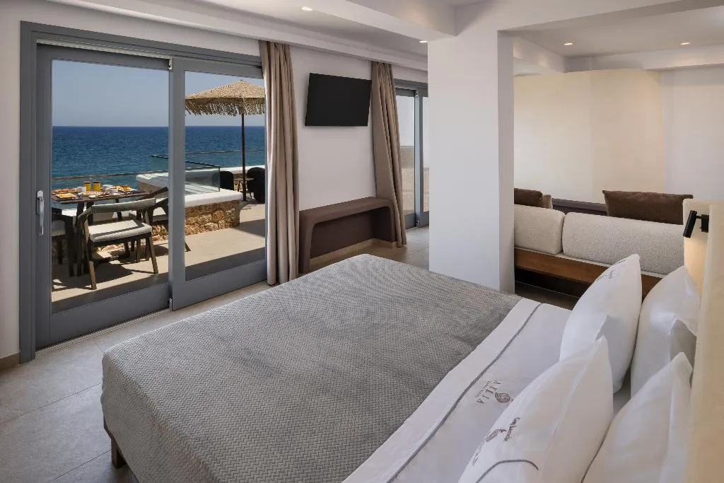 SUITE BEACH FRONT Room, Aelia Thalassa, Santorini