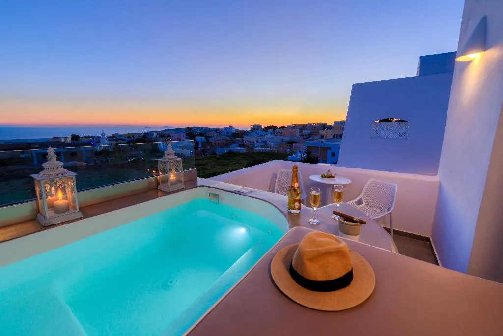 JUNIOR SUITE STANDARD Room, White Harmony Suites, Santorini