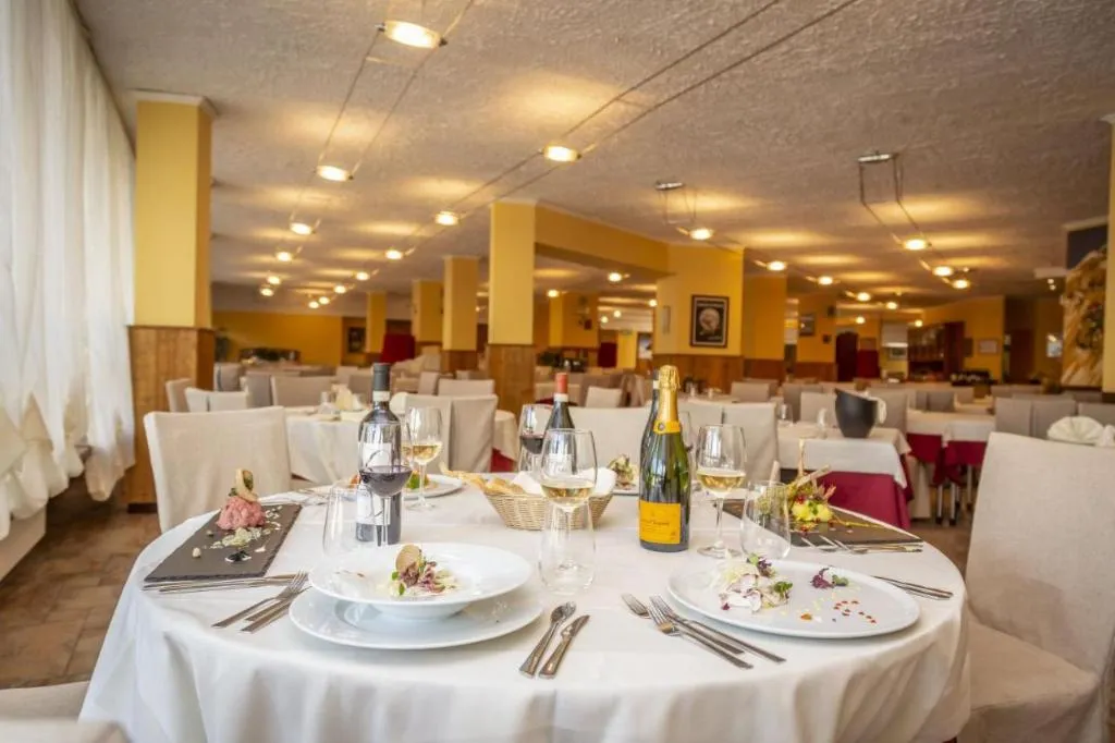 Restaurant, Hotel Relais des Alpes, Milan