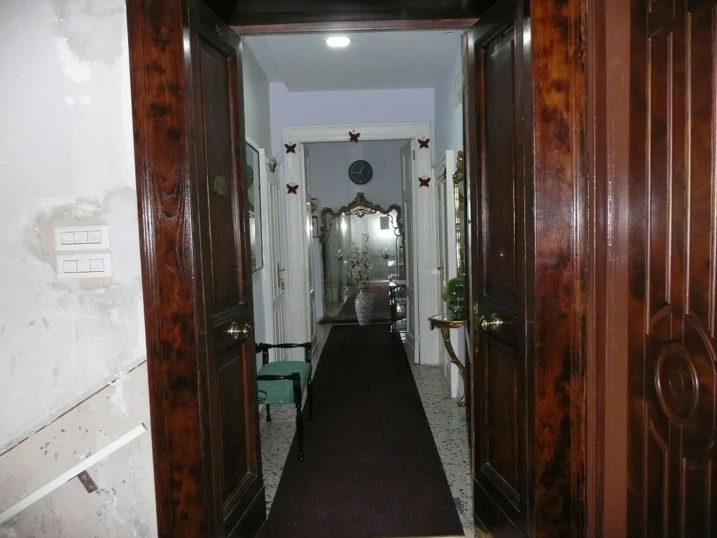 Lobby, I Papiri, Naples