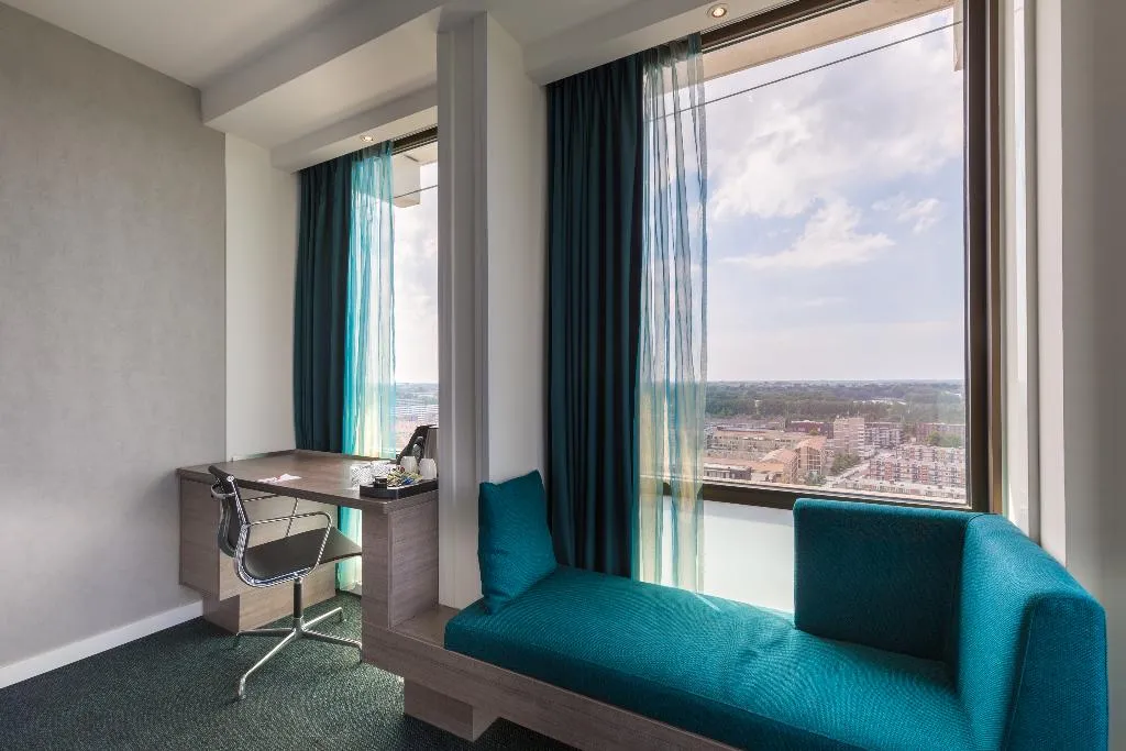 TWIN DELUXE Room, Leonardo Hotel Amsterdam Rembrandtpark, Amsterdam