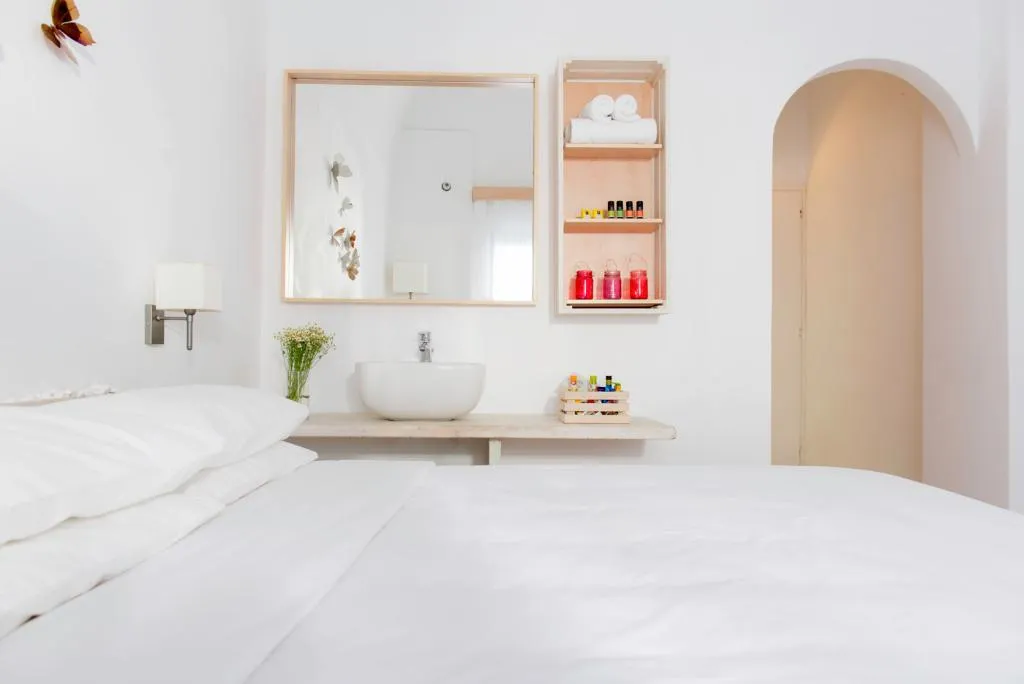 Double or Twin MOUNTAIN VIEW Room, Hotel 28, Santorini