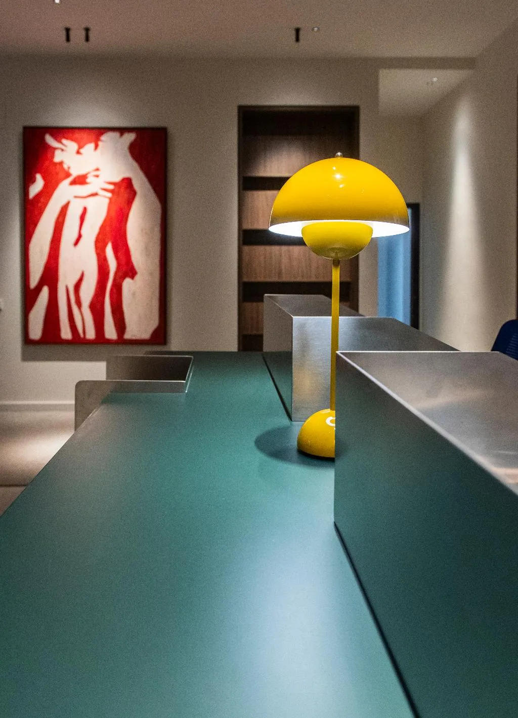 Lobby, California, Barcelona