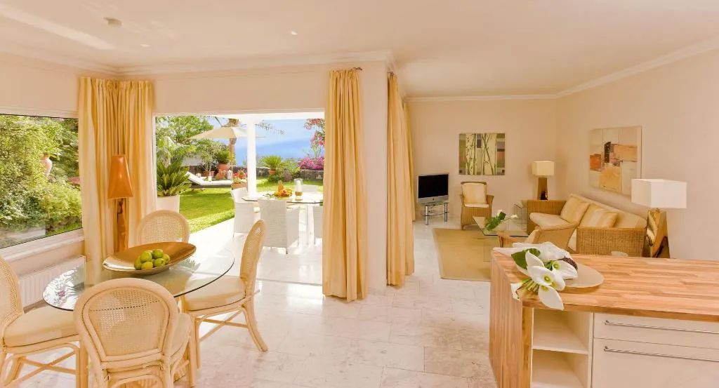 Room, Jardin de la Paz, Tenerife