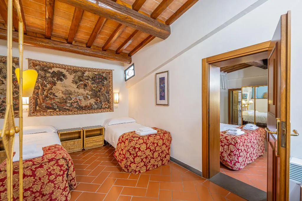 FAMILY ROOM TWO BEDROOMS ONE BATHROOM Room, Hotel City, Florence