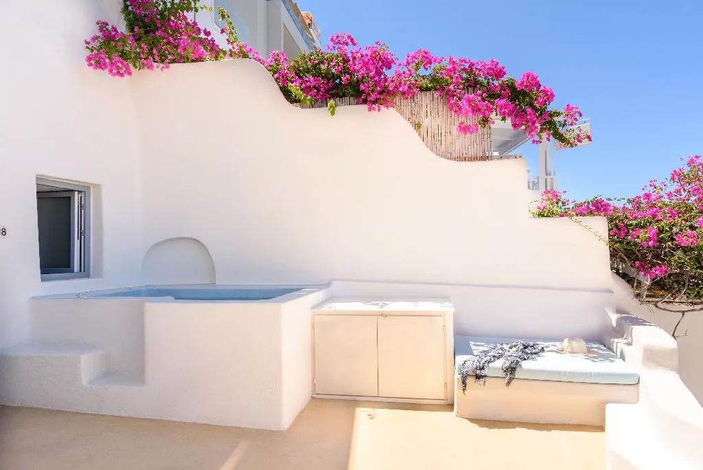 JUNIOR SUITE WITH VIEWS Room, On The Cliff, Santorini
