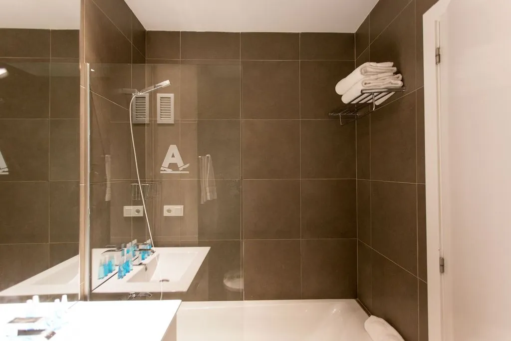 APARTMENT TWO BEDROOMS Room, Mon Suites Catedral, Valencia