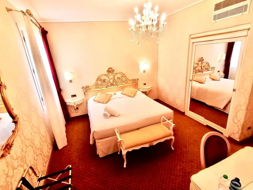 DOUBLE SUPERIOR Room, Gardena, Venice