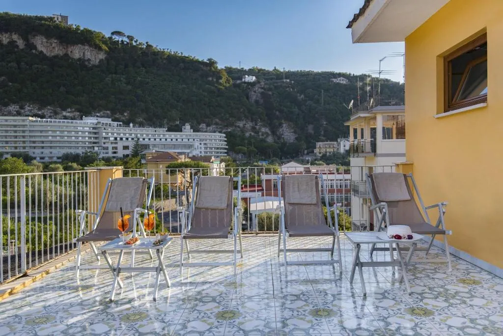 Terrace, Leone, Naples