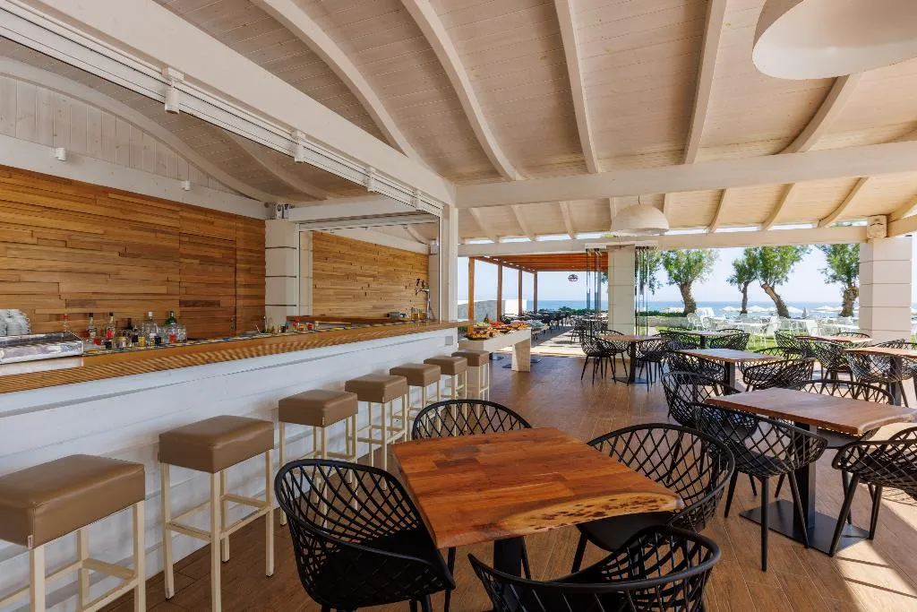 Bar, Malia Bay Beach Hotel & Bungalows, Crete