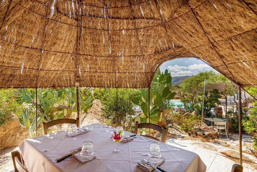 Restaurant, Lu Nibareddu Aparthotel, Olbia
