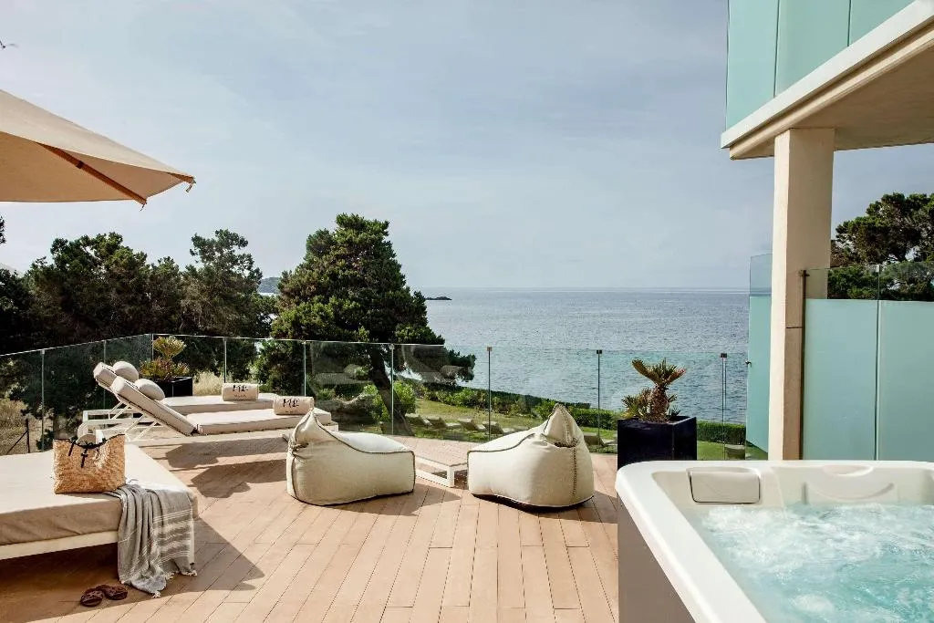 JUNIOR SUITE WITH JACUZZI WITH VIEWS Room, ME Ibiza, Ibiza