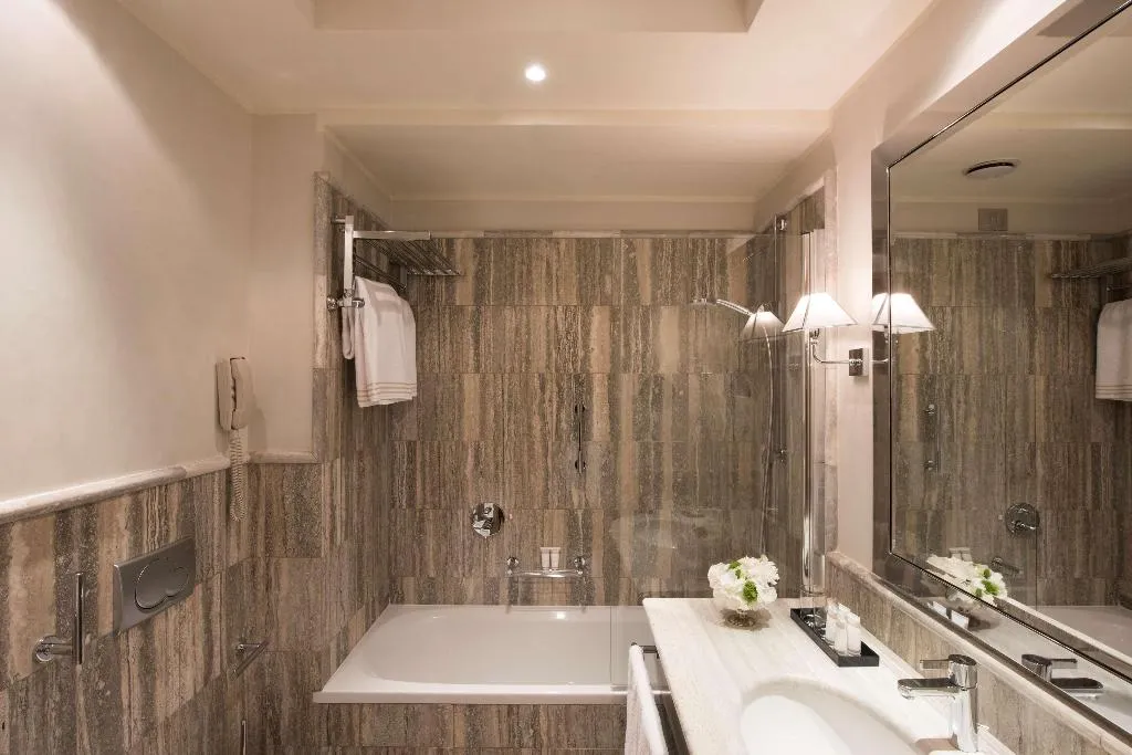 Room, Rosa Grand Milano - Starhotels Collezione, Milan