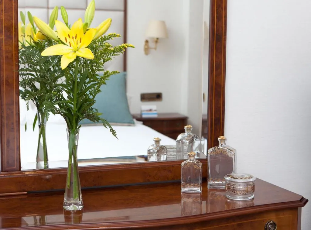 SUITE QUEEN SIZE BED Room, Santos Praga, Madrid