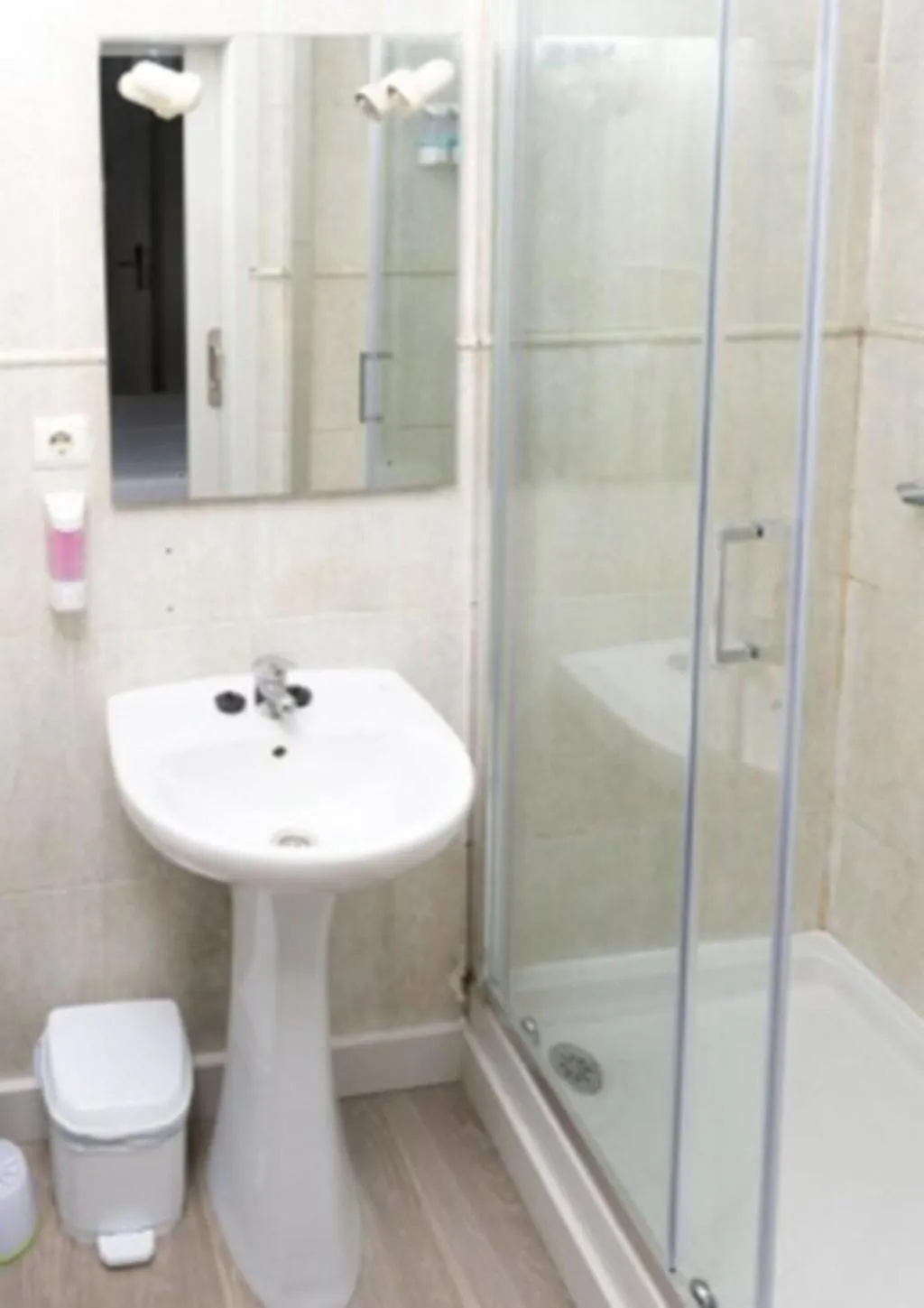 Room, Nwt Central Station Valencia, Valencia
