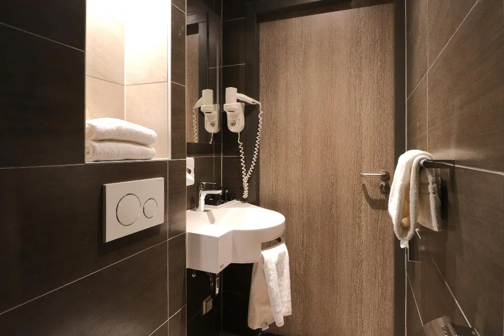 TWIN TWO BEDS Room, Xo Hotels Inner, Amsterdam