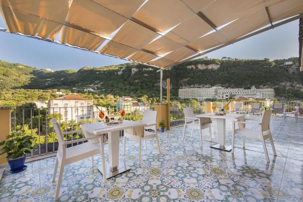 Terrace, Leone, Naples