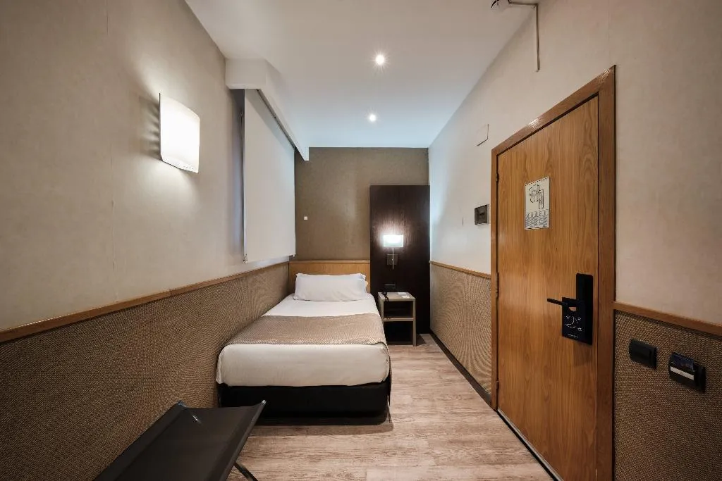 SINGLE STANDARD Room, Catalonia Sagrada Familia, Barcelona