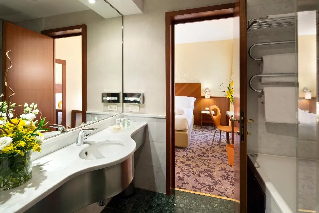TWIN SUPERIOR Room, UNA HOTELS Mediterraneo Milano, Milan