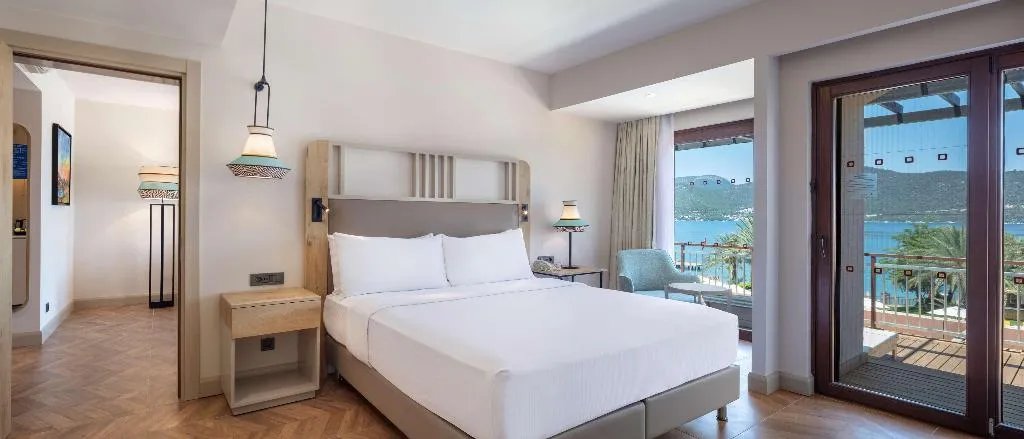 SUITE ONE BEDROOM WITH VIEWS Room, DoubleTree By Hilton Bodrum Isıl Club Resort, Bodrum