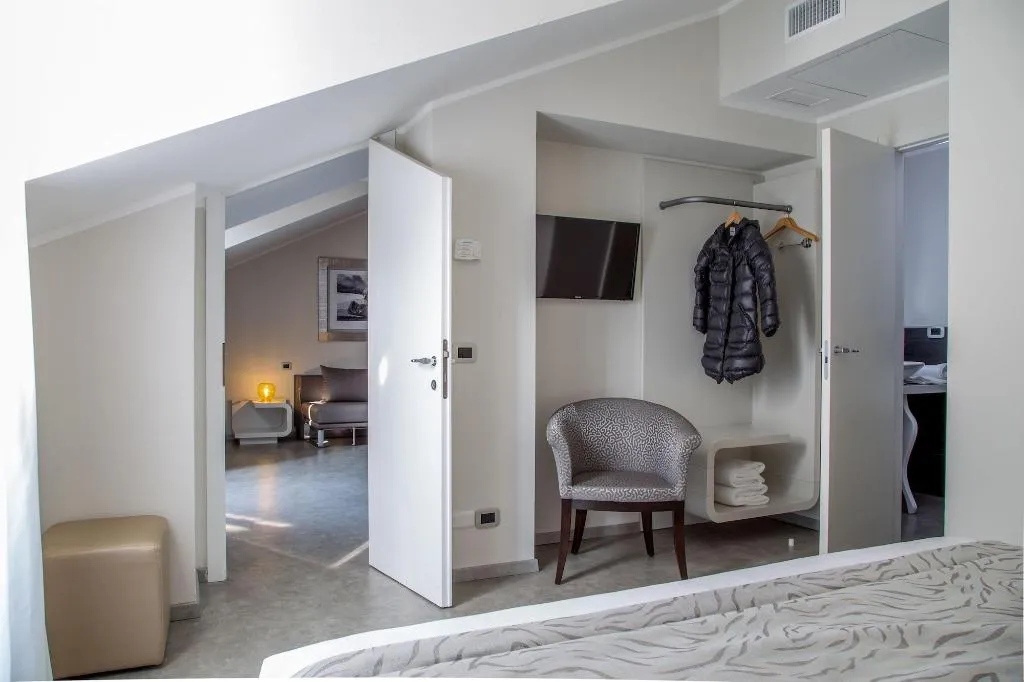 Room, Montenapoleone Suites, Milan