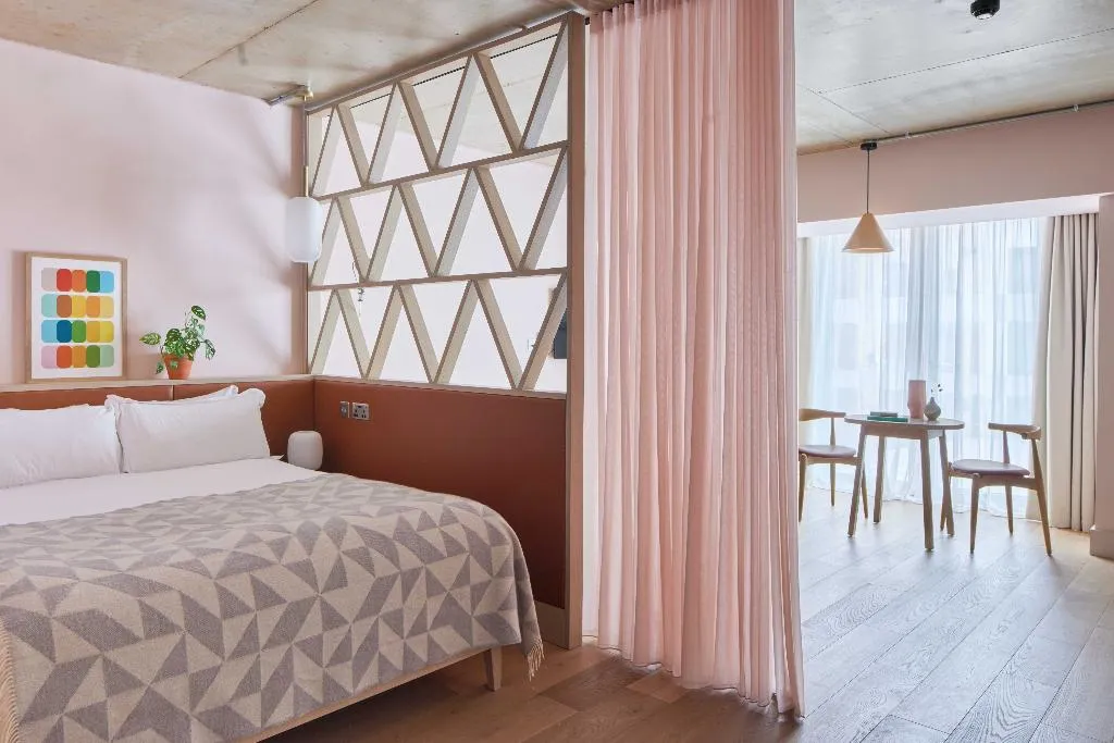 SUITE SUPERIOR CAPACITY 4 Room, Zanzibar Locke, Ha'Penny Bridge, Dublin