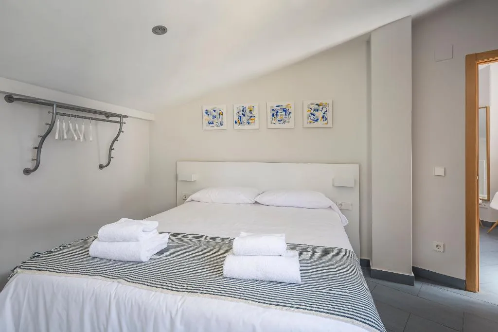 APARTMENT CAPACITY 4 TWO BEDROOMS Room, Mon Suites Carmen, Valencia