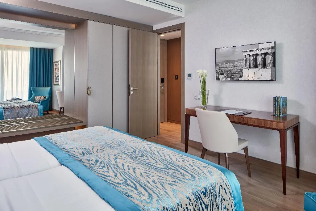 SUITE CAPACITY 3 Room, Electra Metropolis, Athens
