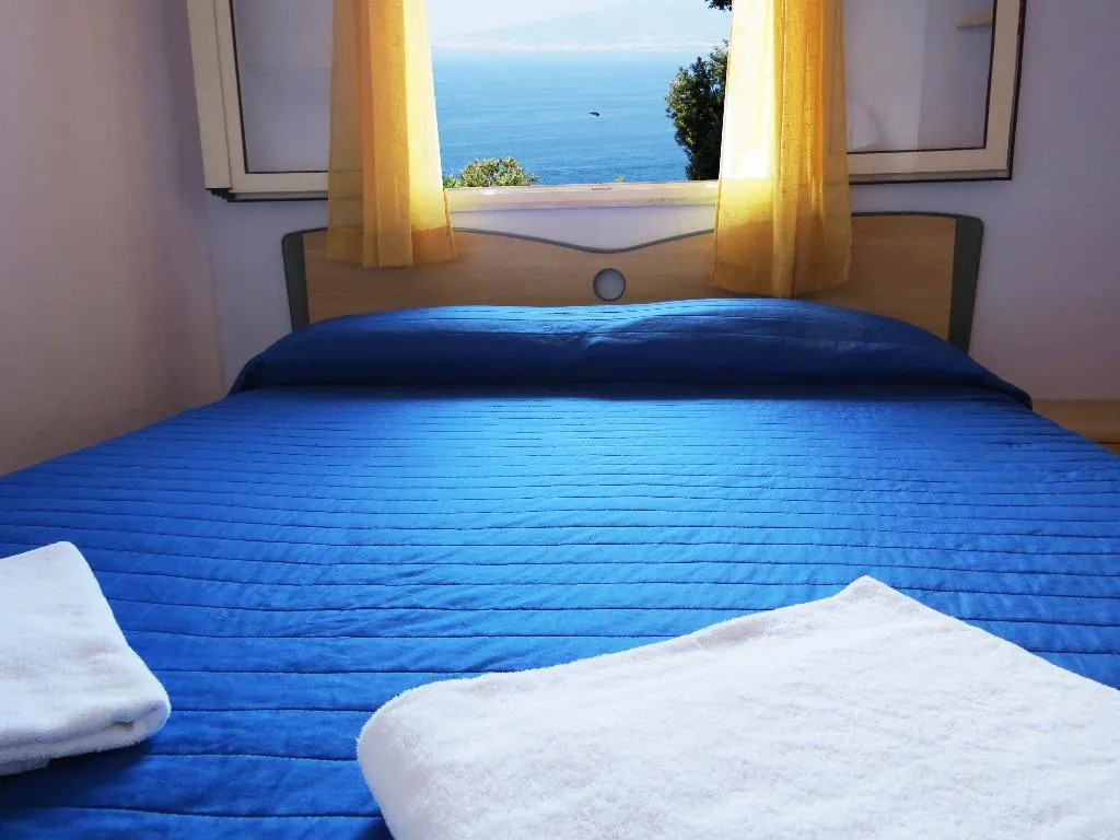 CHALET SEA VIEW CAPACITY 4 Room, Baia Serena, Naples