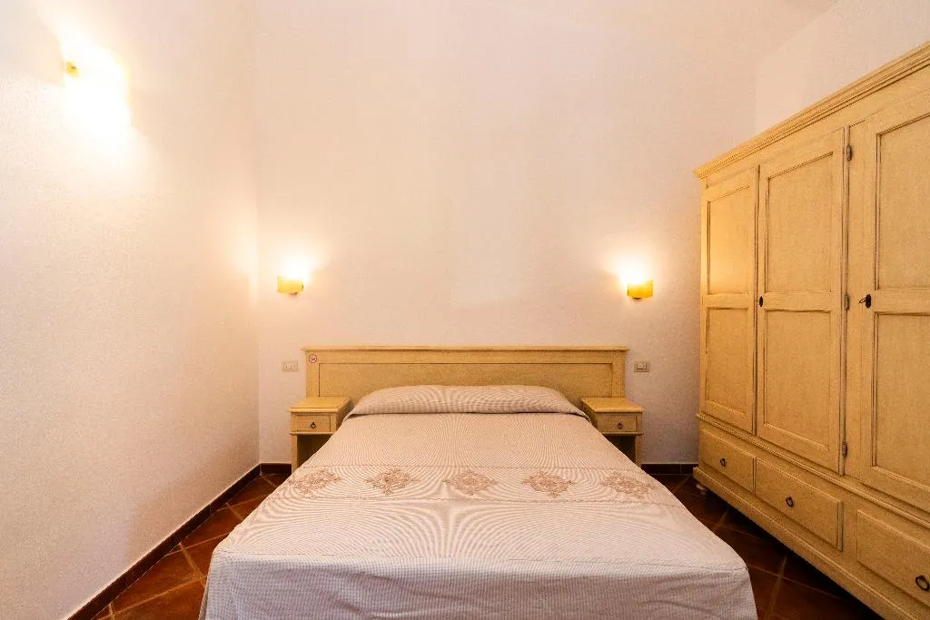 APARTMENT CAPACITY 2 Room, Borgo Degli Ulivi Residence, Cagliari