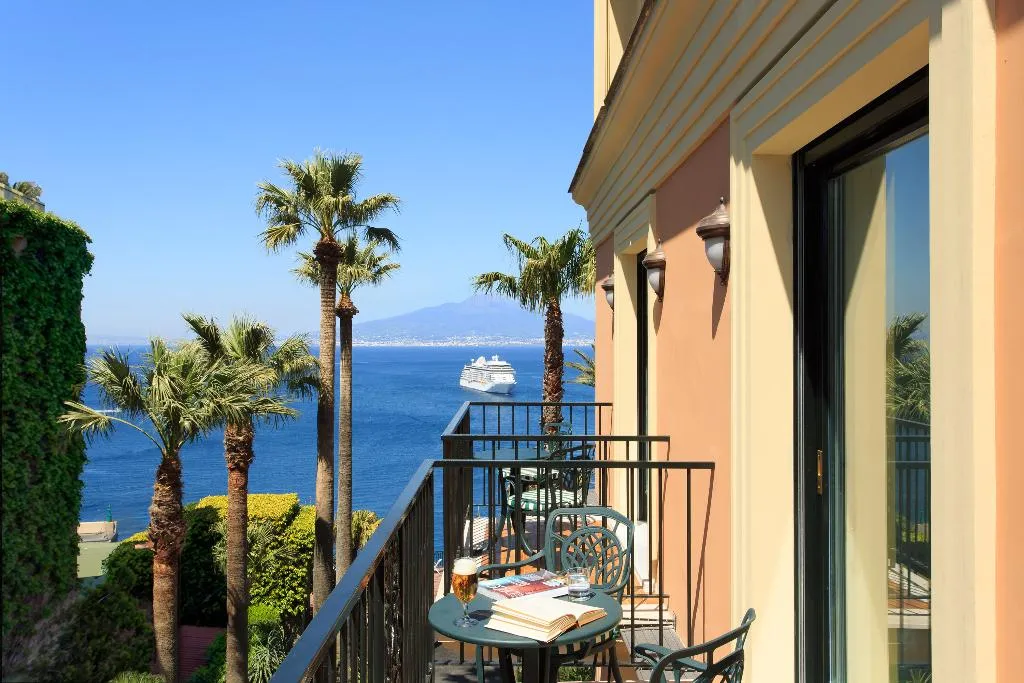 SUITE LUXURY SEA VIEW Room, Grand Hotel Royal, Naples