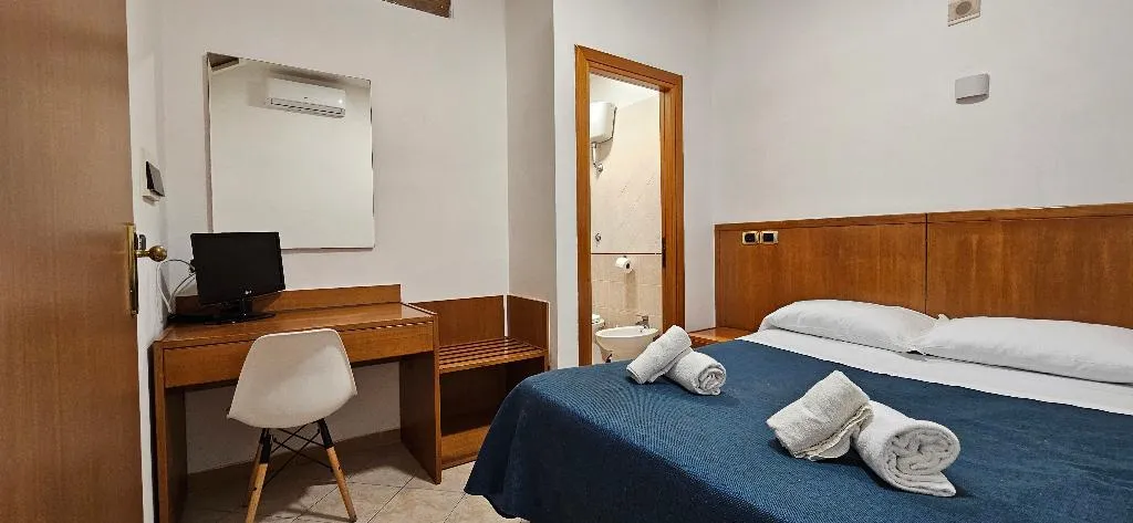 DOUBLE SINGLE USE STANDARD Room, Zara, Naples