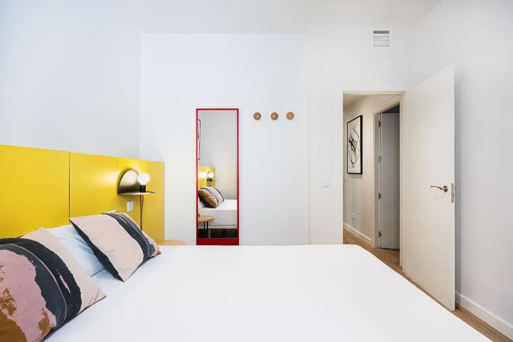 Room, Smartr Atocha Reina Sofia, Madrid