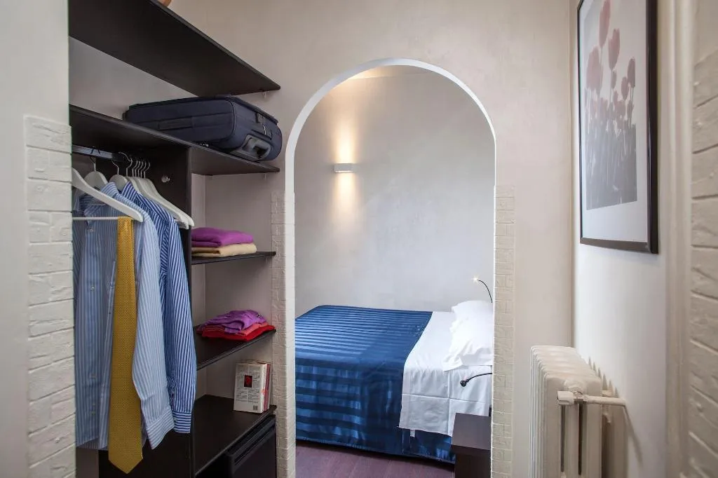 Room, Residenza Dorò, Rome