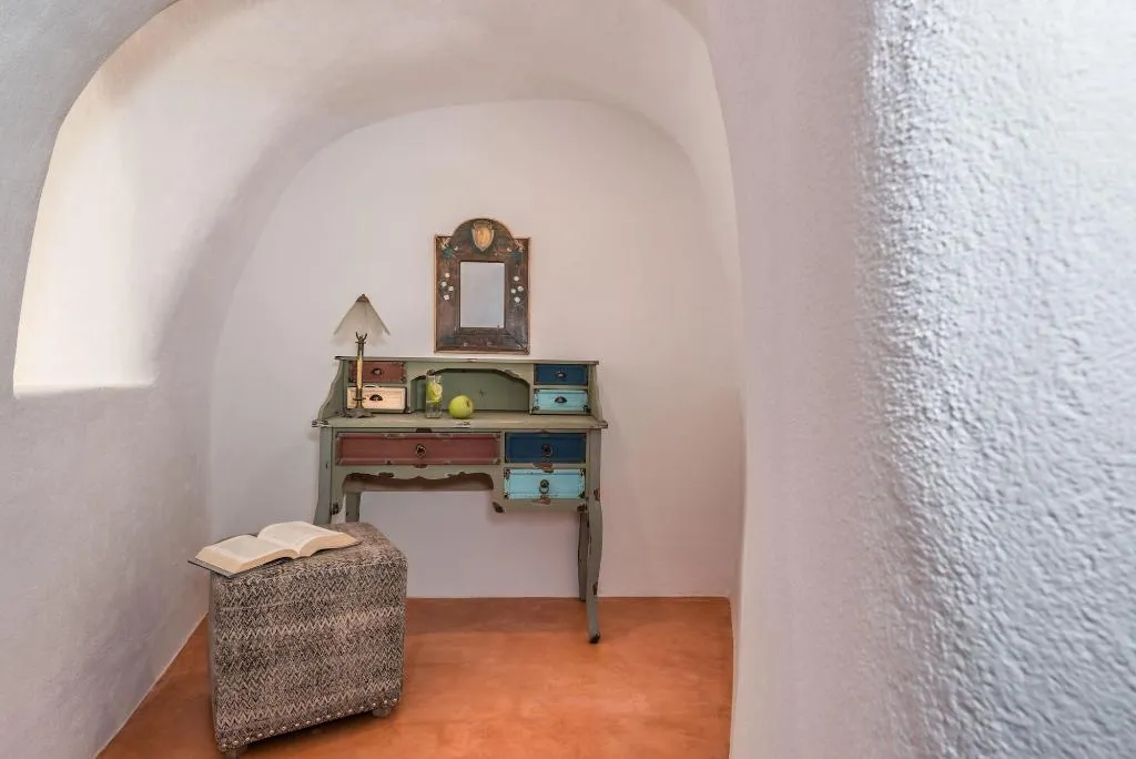 Room, Kastro Mansion, Santorini
