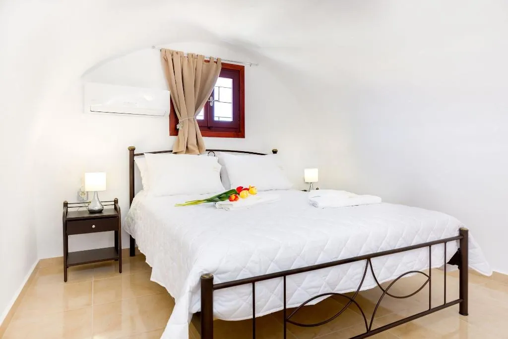 Room, Aspalathos Suites, Santorini