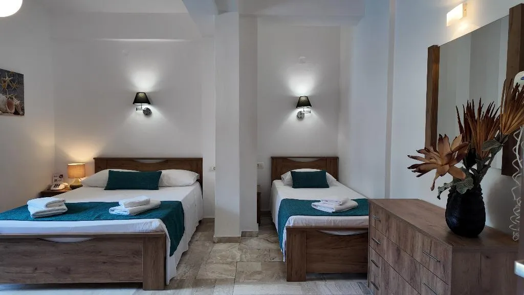 QUADRUPLE STANDARD Room, Mary Bill, Santorini