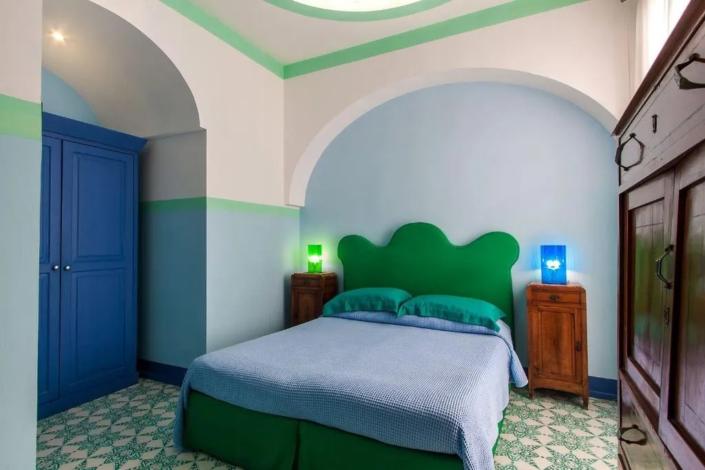 Room, Casa Astarita, Naples