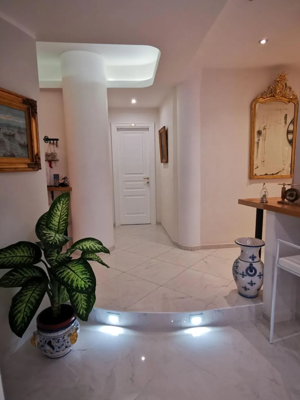 Lobby, Residenza Borbonica, Naples
