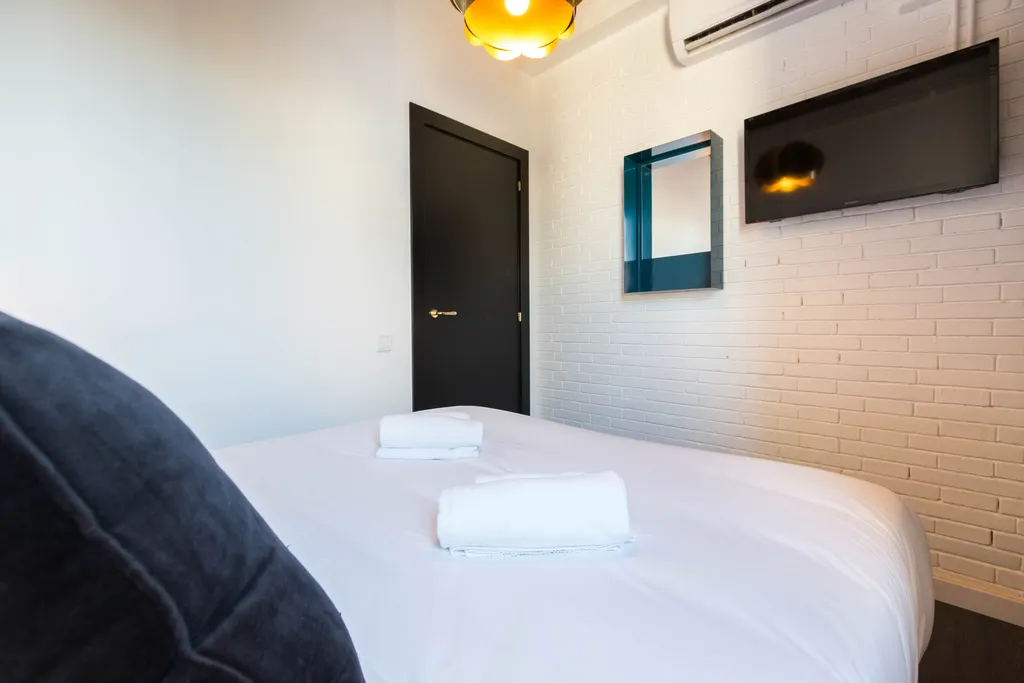 APARTMENT THREE BEDROOMS Room, La Mare by The Streets, Barcelona