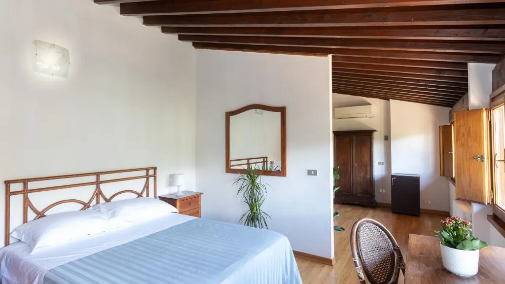 Room, Villa Bonelli, Florence