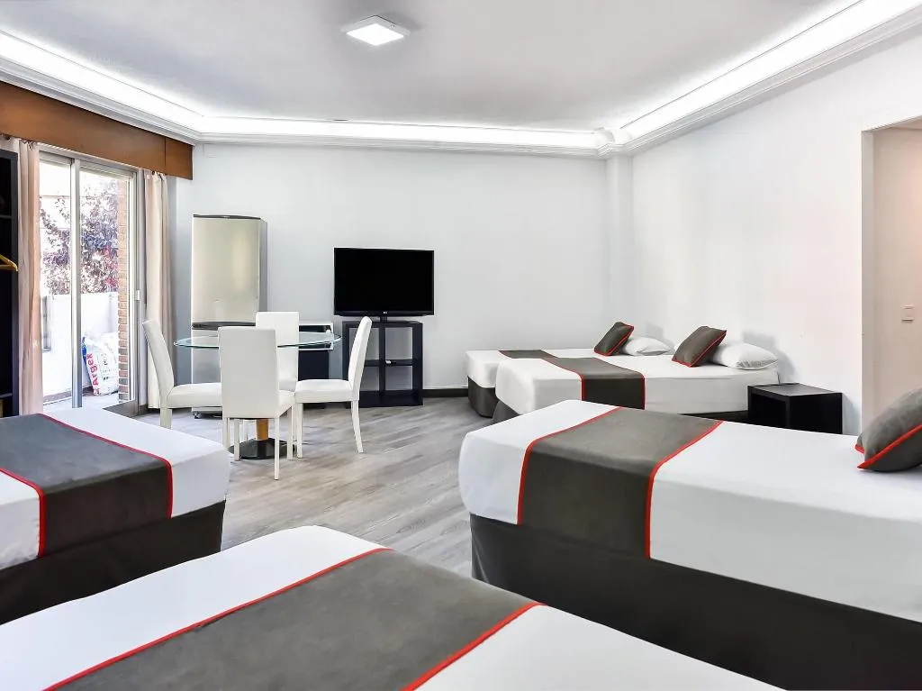 FAMILY ROOM STANDARD Room, Hello Feria, Madrid