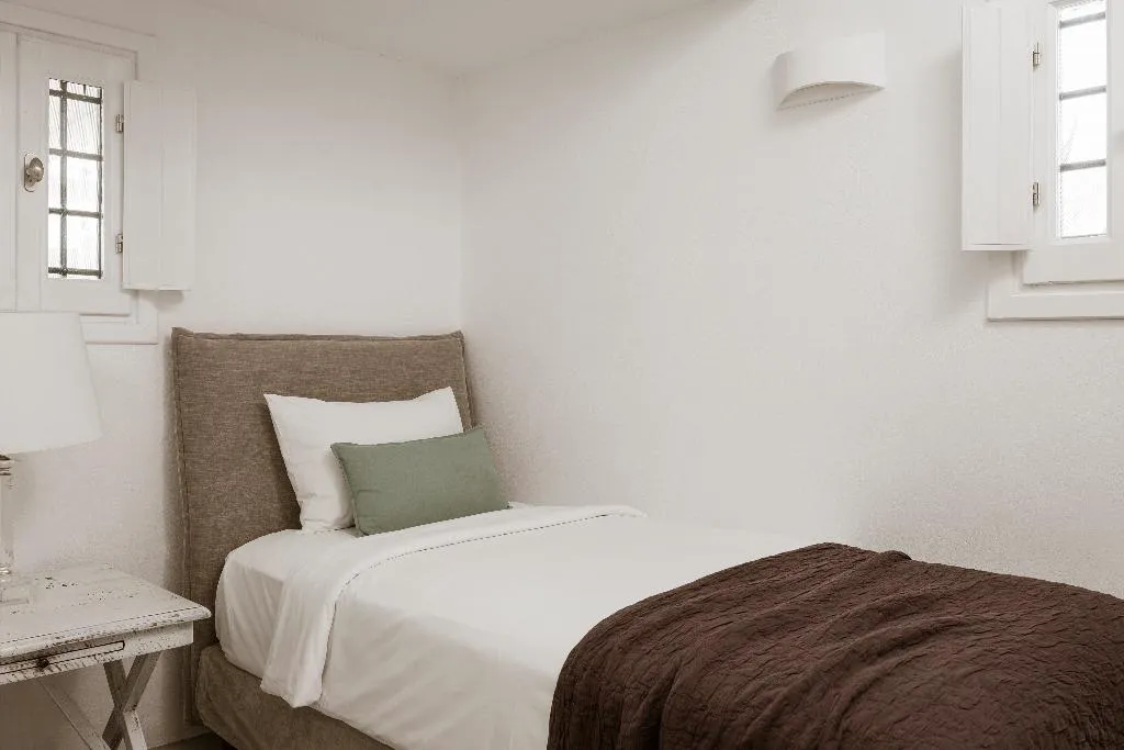 STUDIO TWO BEDROOMS WITH PRIVATE POOL Room, Aqua Luxury Suites, Santorini