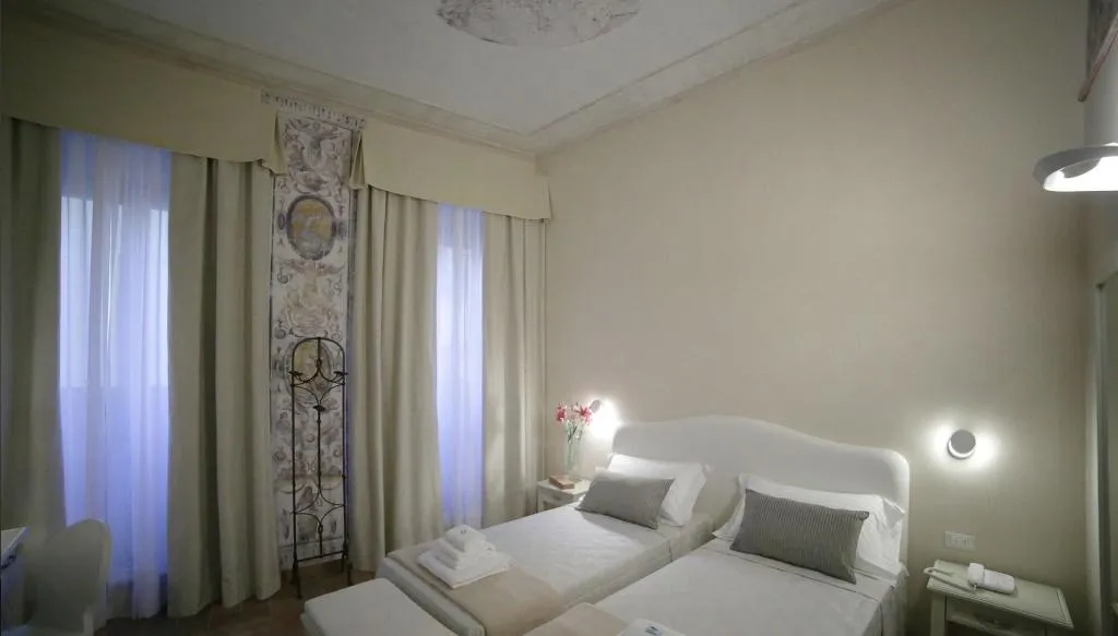 Room, Hotel Renaissance, Florence