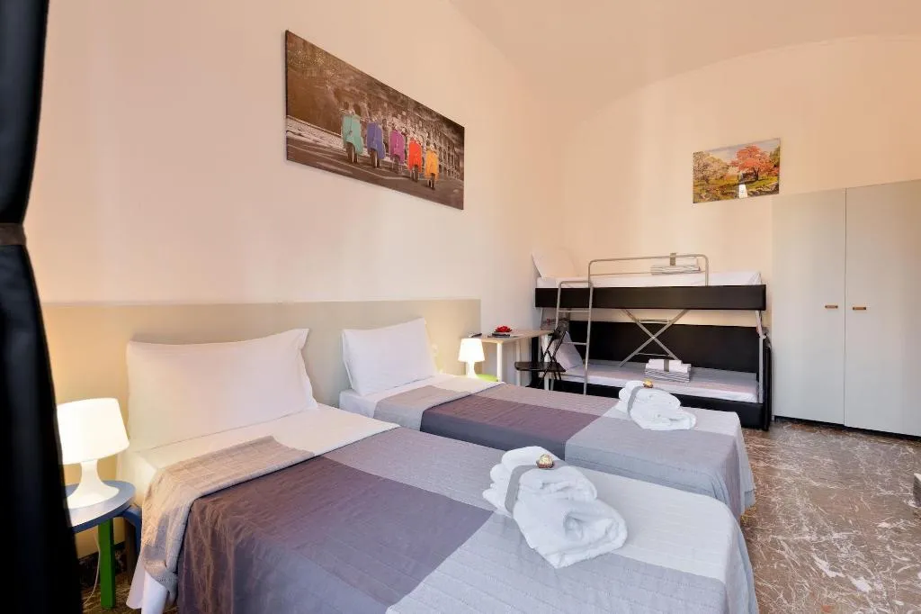 Room, Do Domus, Naples